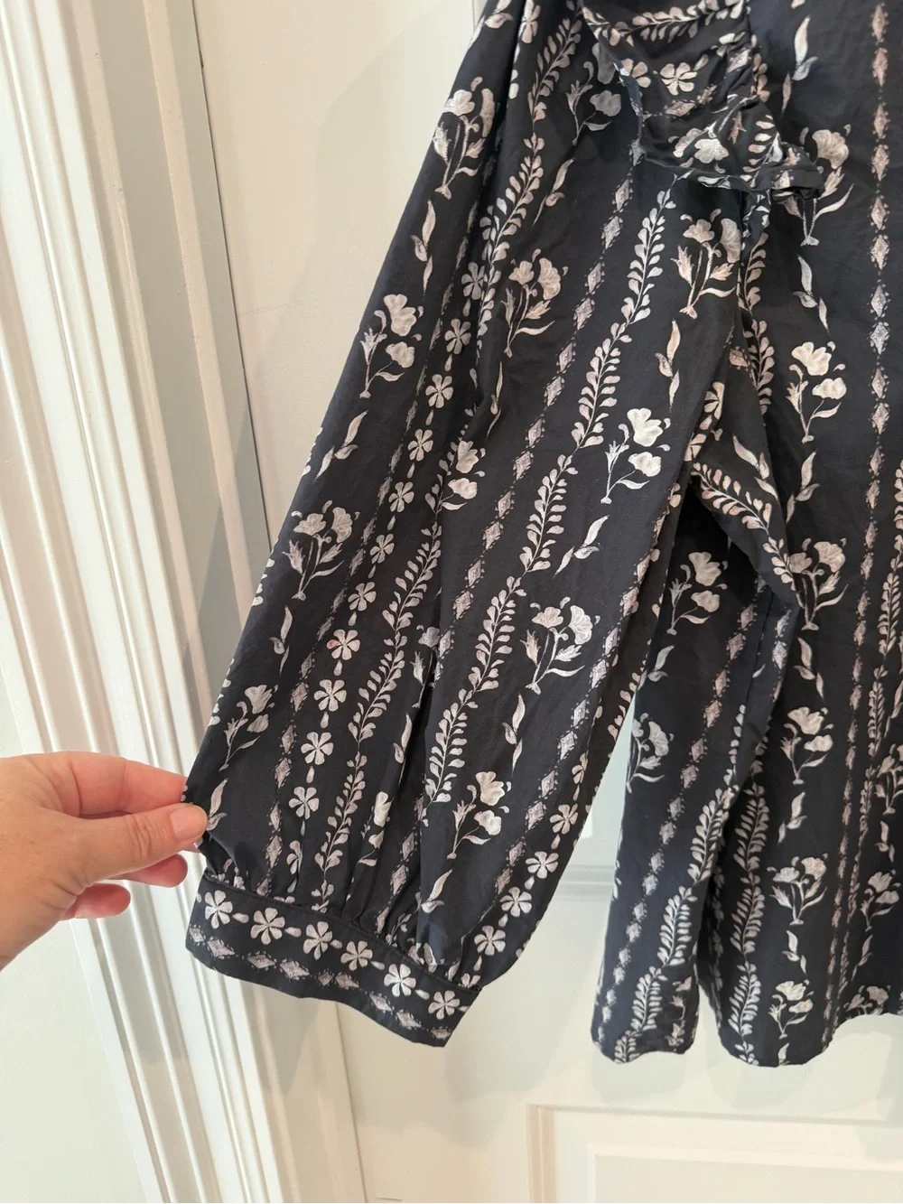 Entro Floral Ruffle Blouse Size Medium - Picture 7 of 16